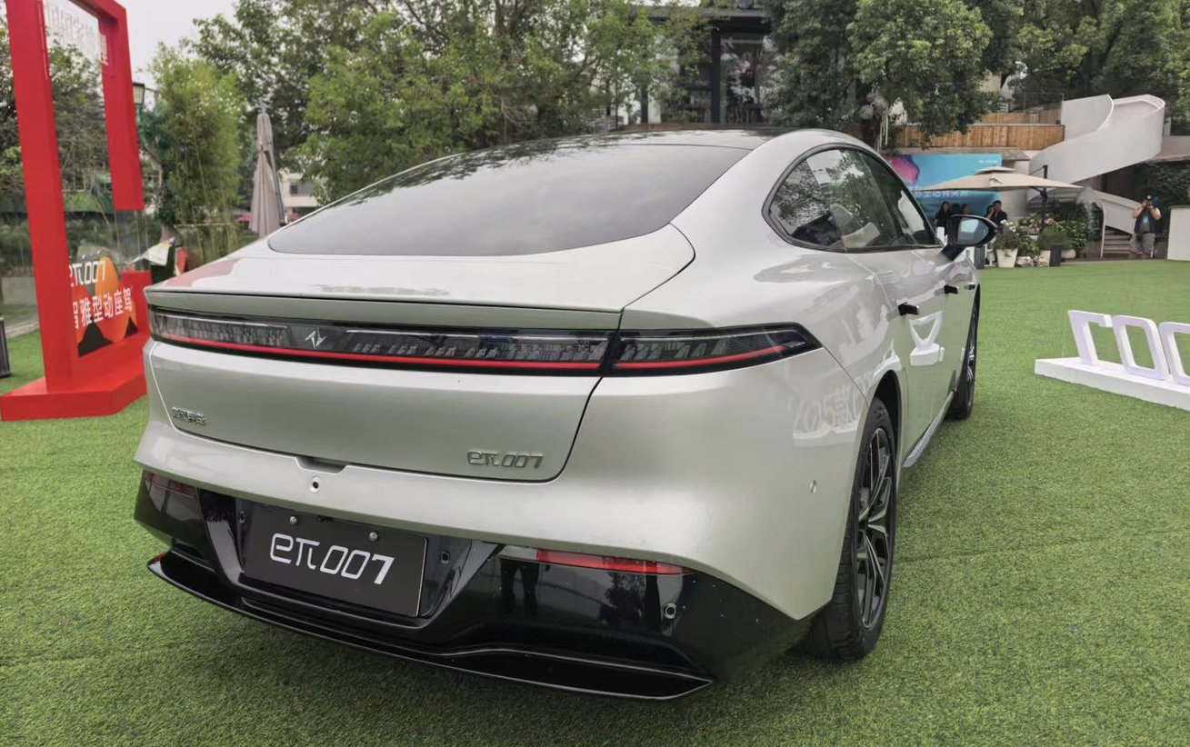 实用运动兼备 试驾体验2025款eπ007