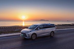 24.99万起，综合续航超1400km，别克GL8陆尚完全不给竞品留机会？