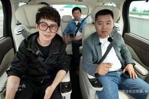 魏建军直播五一假期豪车“带娃出行”体验，亲自感受全新高山三排座椅的舒适