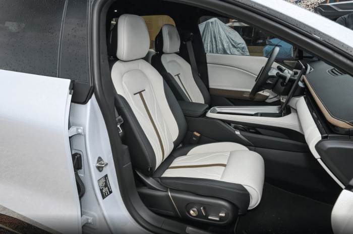 体验极氪007GT：2.95s破百+800V快充，双电机爆646马力，续航825公里
