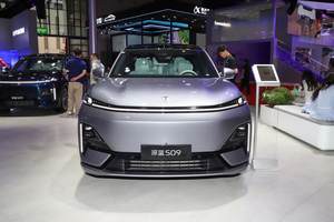 手握30万，6座SUV怎么选？深蓝S09和理想L8谁的性价比更高？