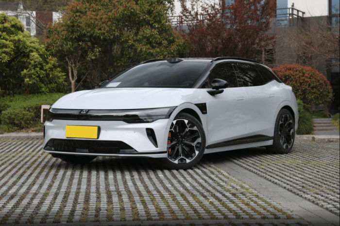 体验极氪007GT：2.95s破百+800V快充，双电机爆646马力，续航825公里