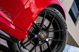 倍耐力轮胎搭载于保时捷911 GTS：首款采用混合动力系统的车型