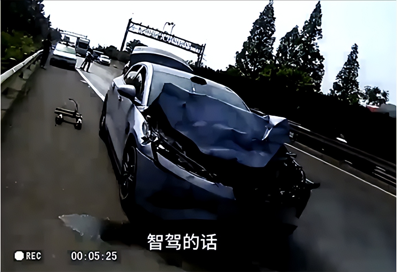 最新披露案例：车辆以112km时速追尾大货车，司机称AEB没有生效