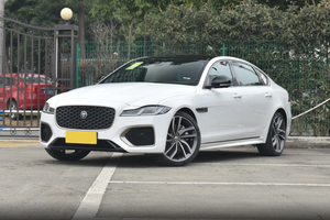 入门降至26.98万，配2.0T+8AT，还是C级车，捷豹XFL值得抄底吗？