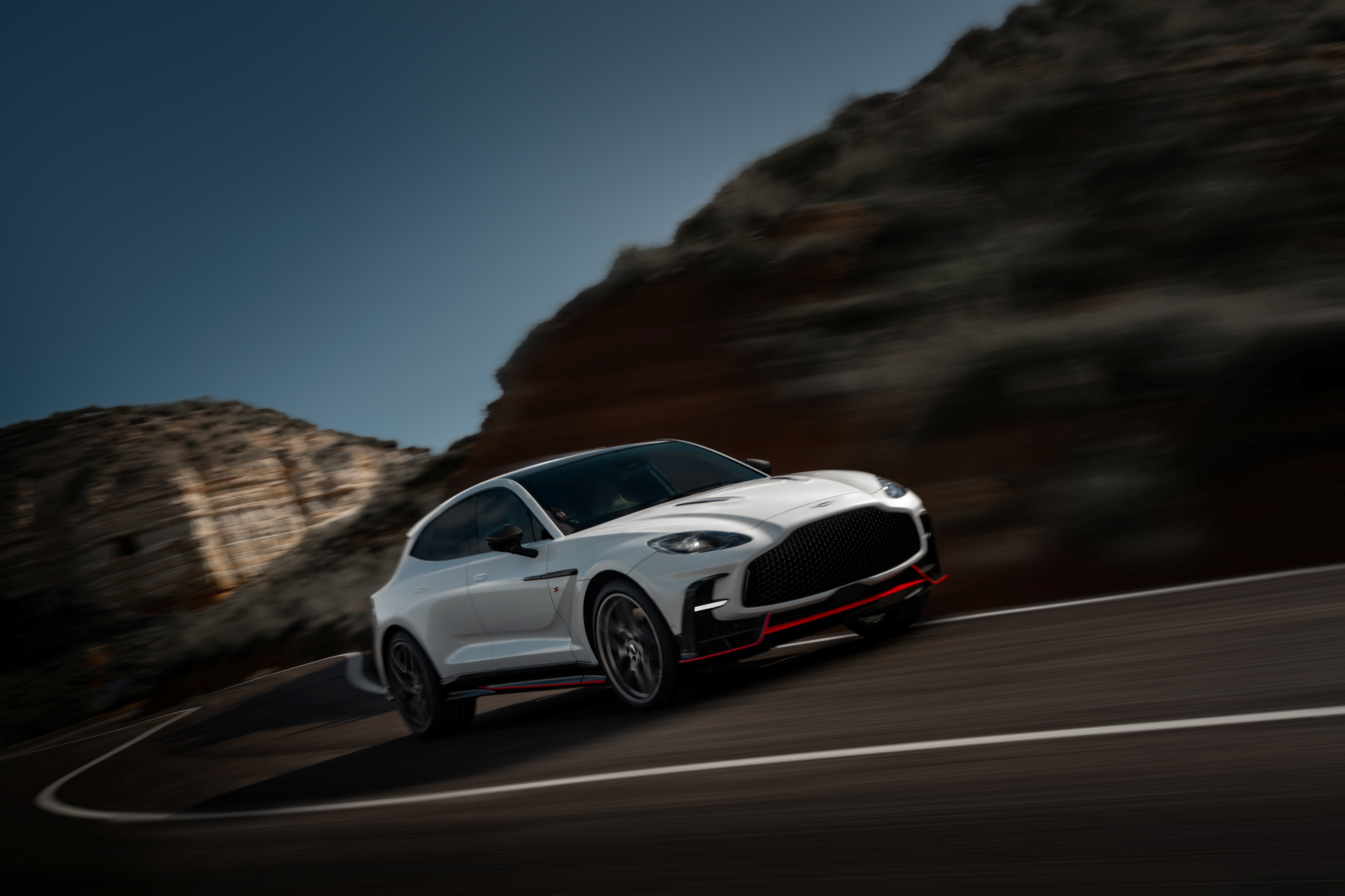阿斯顿·马丁DBX S：全新旗舰超跑级SUV