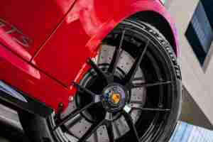 倍耐力轮胎搭载于保时捷911 GTS：首款采用混合动力系统的车型