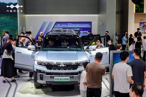 方程豹携明星车型闪耀石家庄国际车展