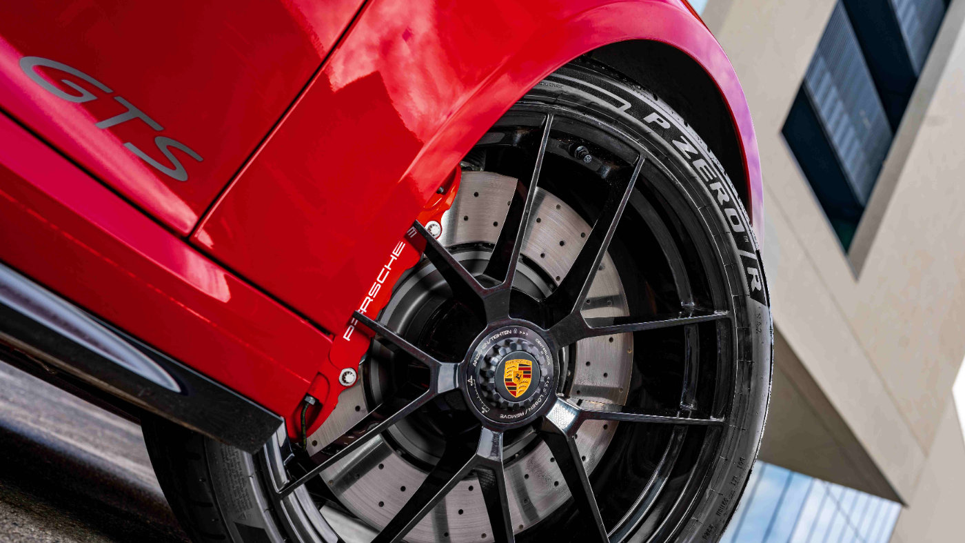 倍耐力轮胎搭载于保时捷911 GTS：首款采用混合动力系统的车型