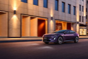 新车｜限时权益25.99万元起 2025款阿维塔12上市 开启智能豪华出行新篇