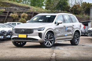 新款沃尔沃XC90来袭，造型更精致，5/6座任选，选它还是奥迪Q7？