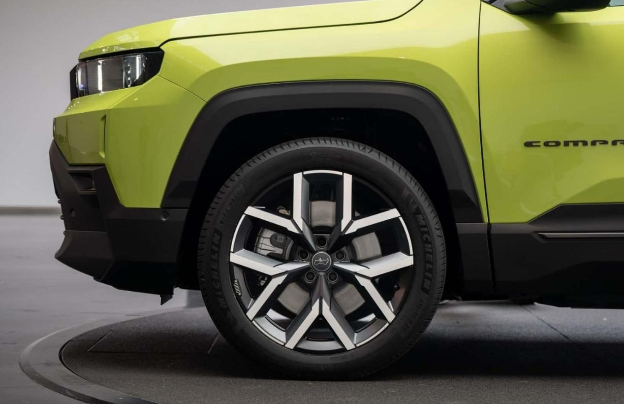 全新一代Jeep指南者，1.2T三缸轻混、插混、纯电三种版本