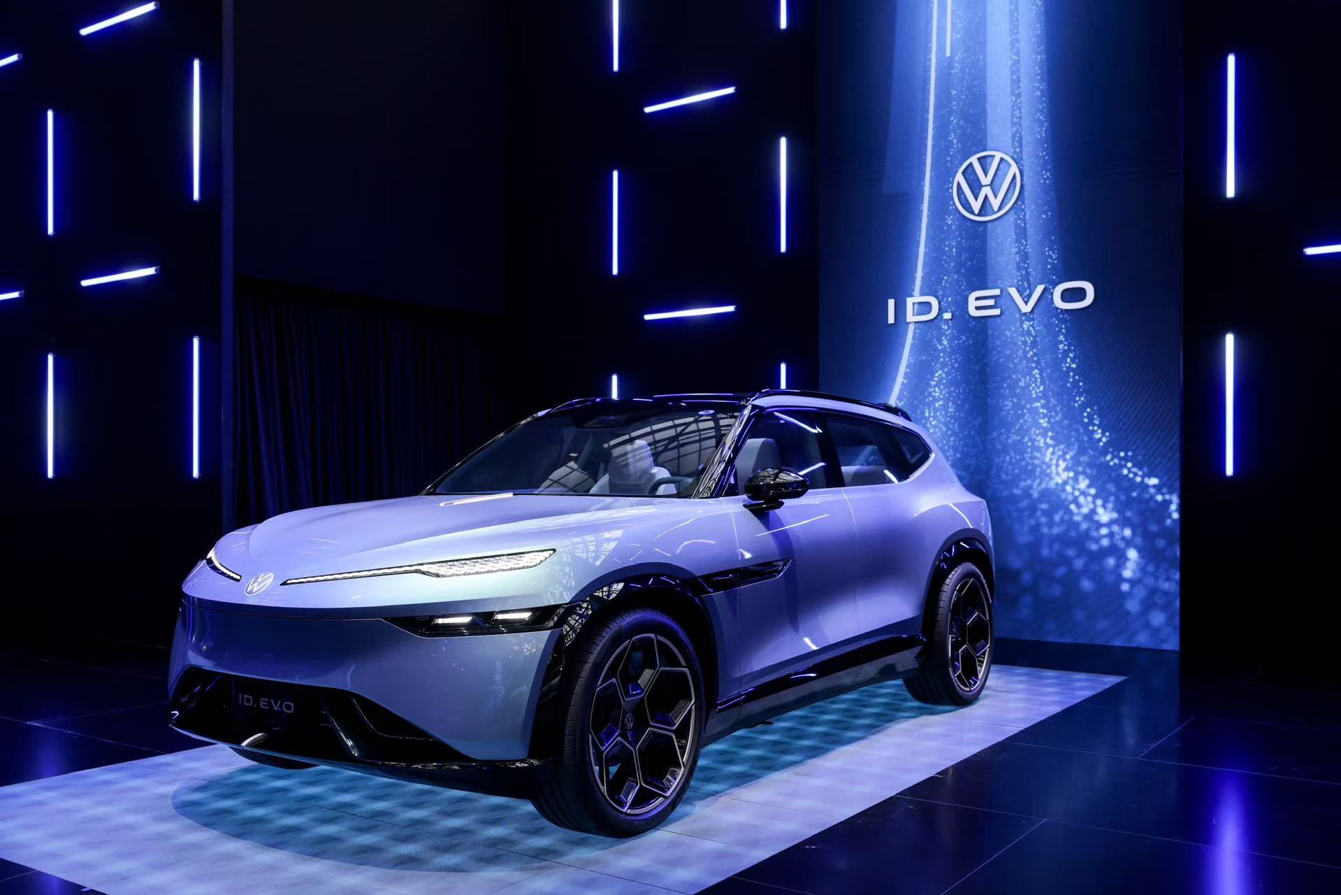 ID. EVO以AI进化赋能智能纯电新体验