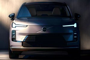 沃尔沃XC70重生：从经典旅行车到增程式混动SUV的蜕变
