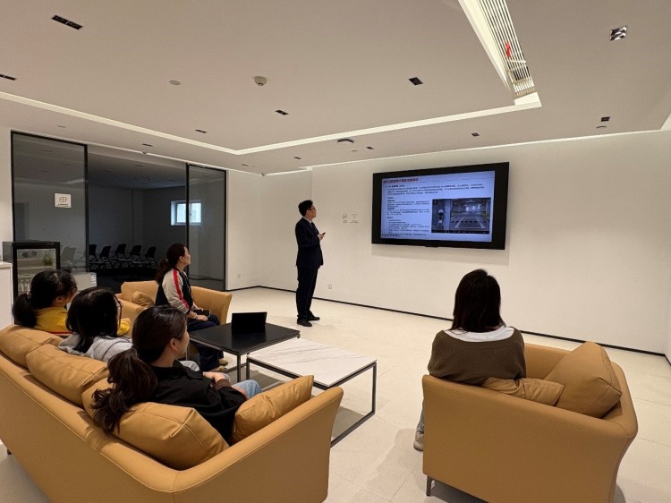 从技术领先到体验领先，鸿蒙智行五一出行保障彰显服务温度