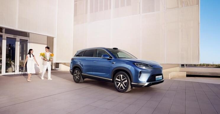 比亚迪海狮07DM-i 上市16.98万起，大五座、无人机、冰箱上车