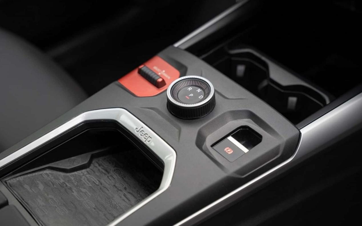 全新一代Jeep指南者，1.2T三缸轻混、插混、纯电三种版本
