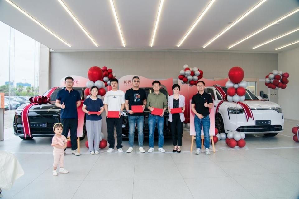 问界M8交付仪式圆满落幕：智慧启程，共鉴幸福时刻