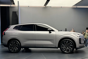 沃尔沃XC70杀回来了，插混动力，40万可还行？