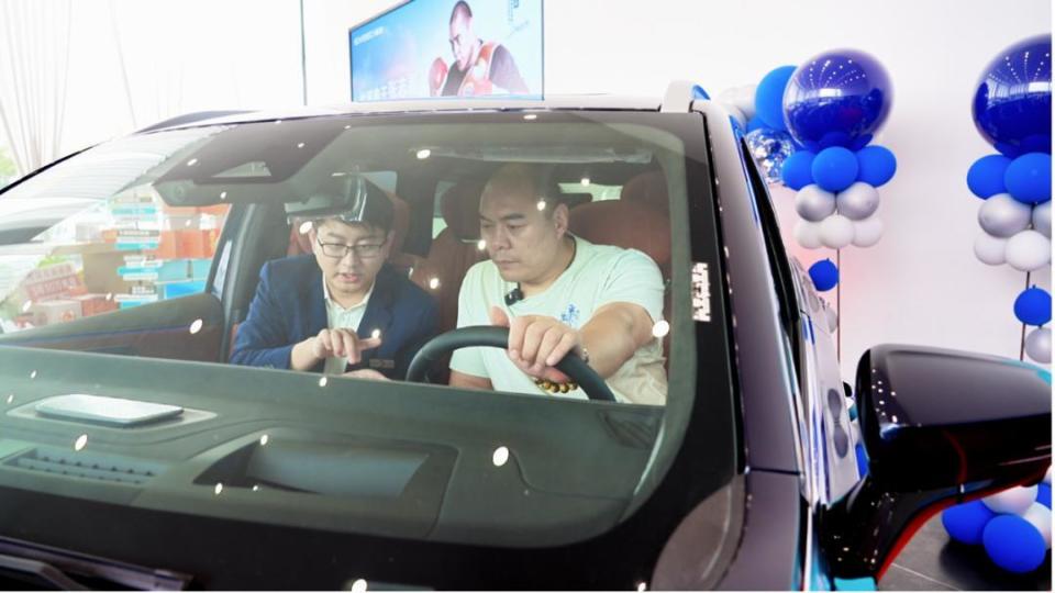 星途揽月C-DM再添重量级车主 中国力量代表拳王张志磊家乡提新车