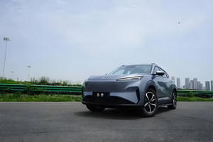 再来“示界”，国内老牌大厂首款电动车，依稀可见“富康”影子