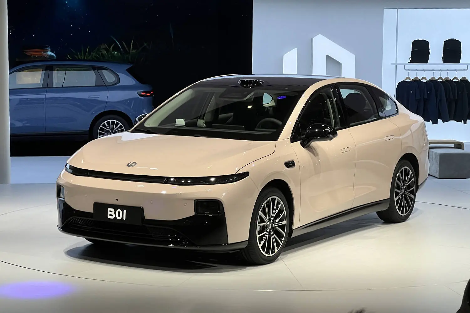 零跑B01、小鹏M03、特斯拉Model 3三选一，女性用户该如何避坑？