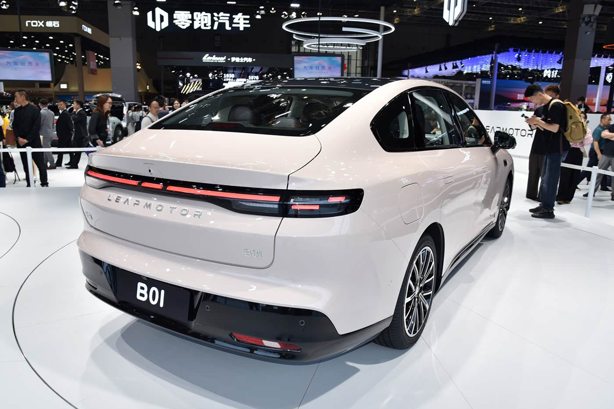 零跑B01、小鹏M03、特斯拉Model 3三选一，女性用户该如何避坑？