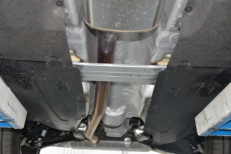 宝马X3拆车：哪怕是一堆钢摆臂，也能调出不错的味道！