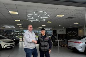 比亚迪海狮07EV护航赵心童夺冠，全球销冠品牌再添星光