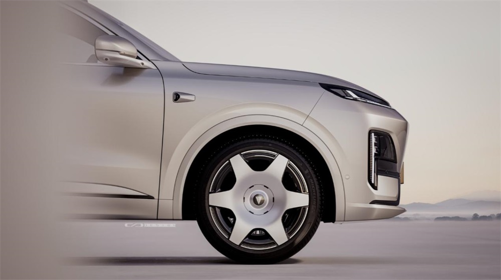 “华为系”高端旗舰SUV，深蓝S09/问界M8谁是高净值家庭更优选？