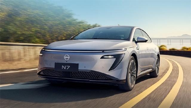 坐拥百万级沙发的东风日产N7，真是“换壳”某007？