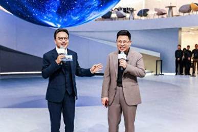 粤港澳车展焦点：问界M9五座版零重力交付，开启移动头等舱时代