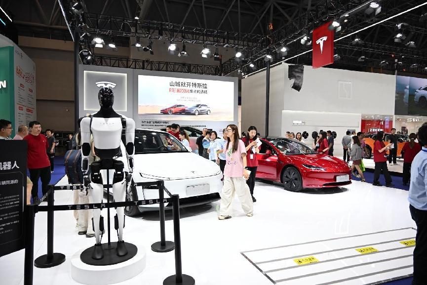 最新产品集体亮相重庆车展，特斯拉重新定义未来出行方式
