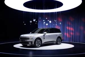 大六座SUV终极对决：深蓝S09vs领克900 Ultra版，谁更懂85后家庭？