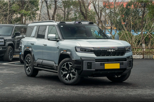 方程豹豹8：零百加速4.8秒，综合续航1200km，还配华为乾崑智驾