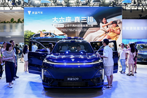 深蓝汽车邓承浩：我在S09三排坐了大半年