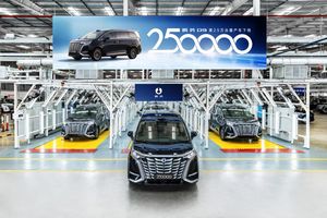 腾势D9第25万台量产车下线！“三冠王”实力重塑MPV市场格局
