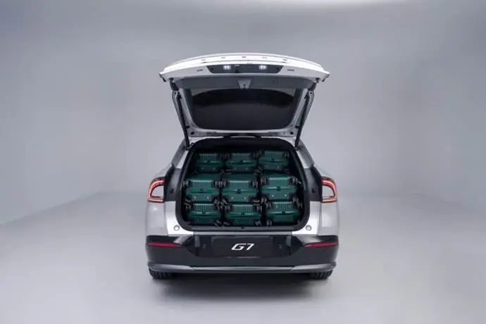 全球首款L3级算力AI汽车！小鹏G7正式亮相，预售价23.58万