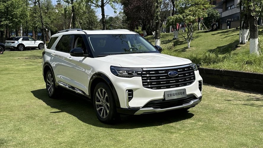 30万元预算选一台适合全家出行的SUV，买燃油车还是新能源车？