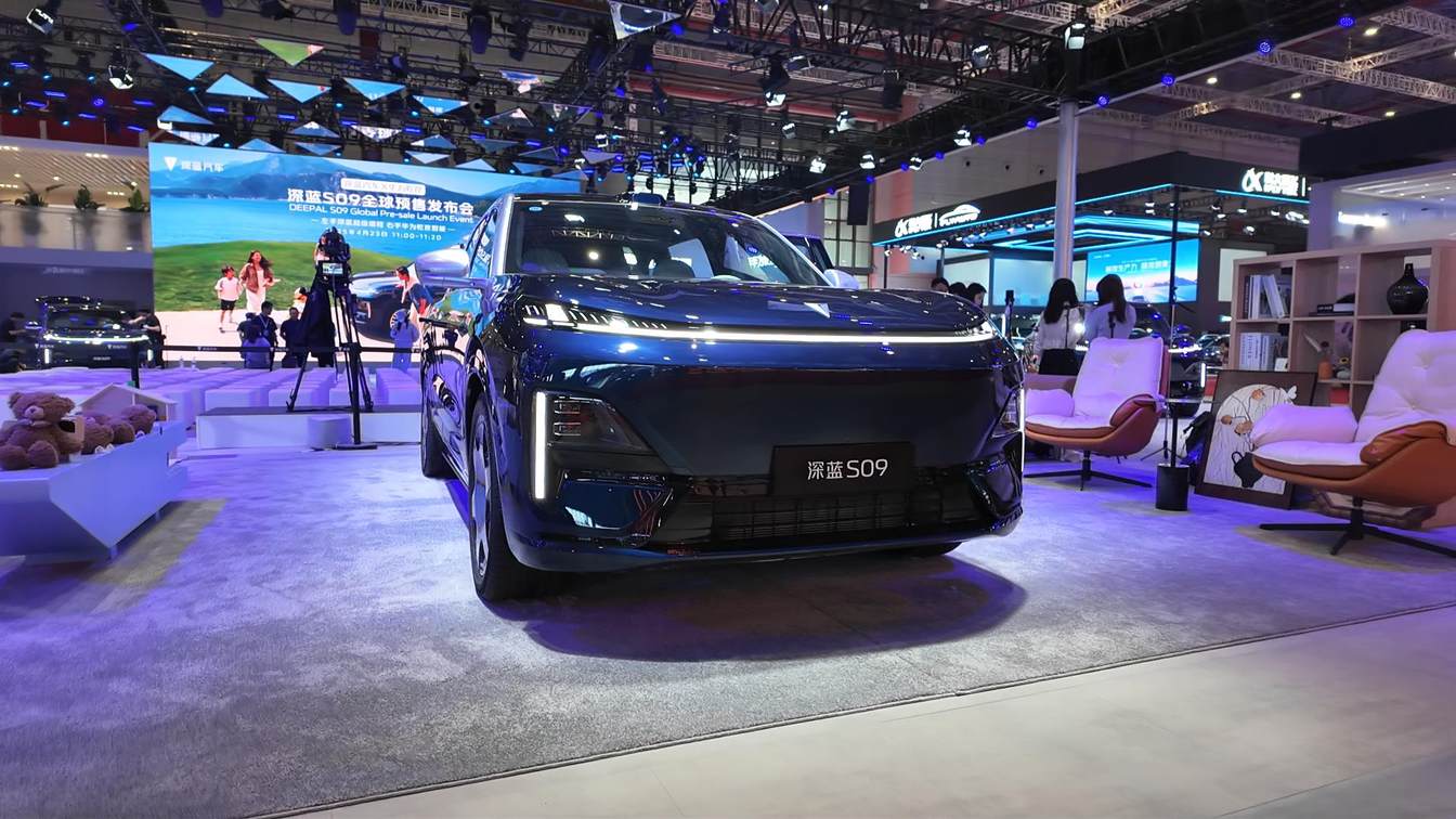 30万元预算选一台适合全家出行的SUV，买燃油车还是新能源车？