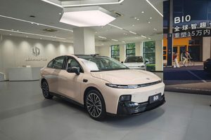 零跑B01实车曝光：15万内卷王？配置拉满，续航超长！