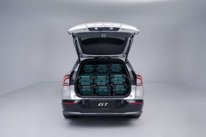 全球首款L3级算力AI汽车！小鹏G7正式亮相，预售价23.58万