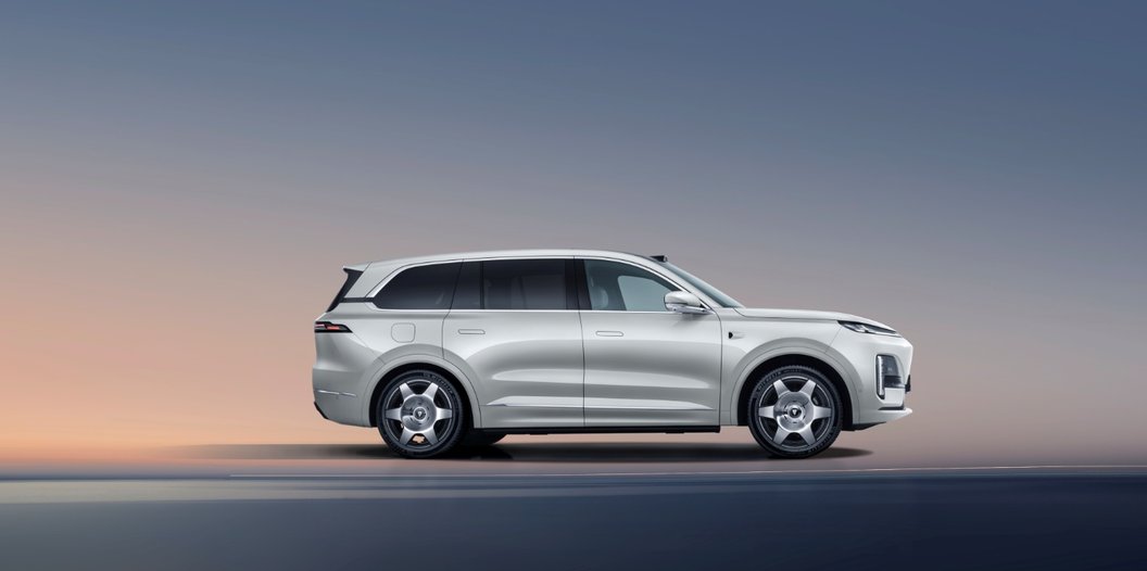 30万元预算选一台适合全家出行的SUV，买燃油车还是新能源车？