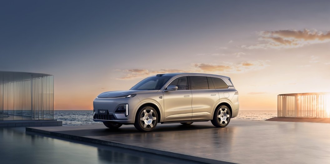 30万元预算选一台适合全家出行的SUV，买燃油车还是新能源车？