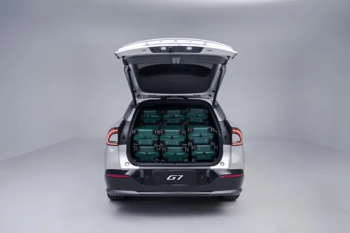 全球首款L3级算力AI汽车！小鹏G7正式亮相，预售价23.58万