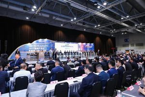 魏牌全新高山，国产新能源MPV亮相香港车博会的耀眼之星