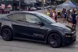 马斯克高调宣布Robotaxi本月上线运营！测试车首现得州街头