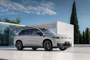 12万级新能源中型SUV对决 丰田bZ5与零跑C10 你怎么选？