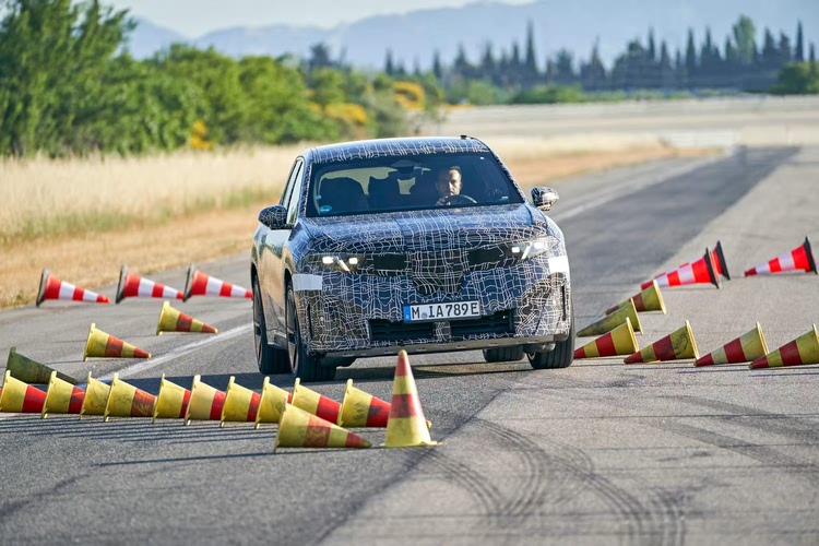 宝马新世代BMW iX3试装车动态体验来袭，纯电驾驶乐趣的终极进化