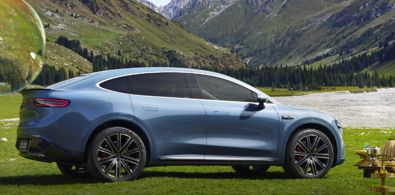 纯视觉与激光雷达路线之争：智界R7比拼Model Y，智驾辅助好用才敢用